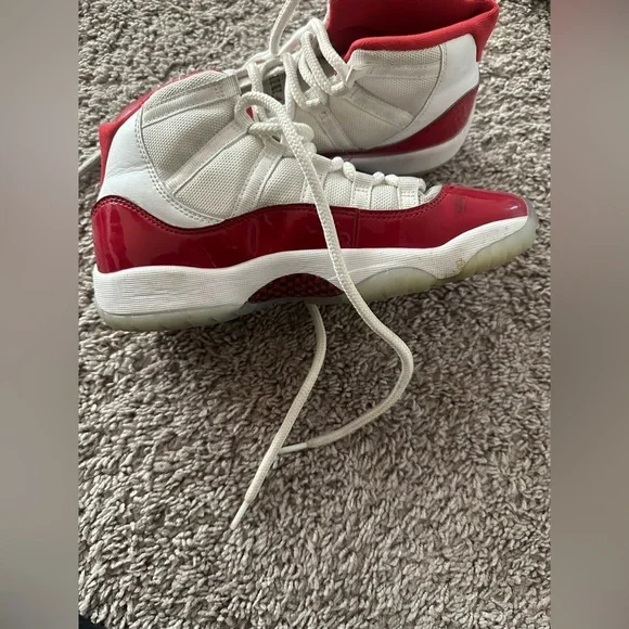 Air Jordan retro cherry used - Picture 4 of 5